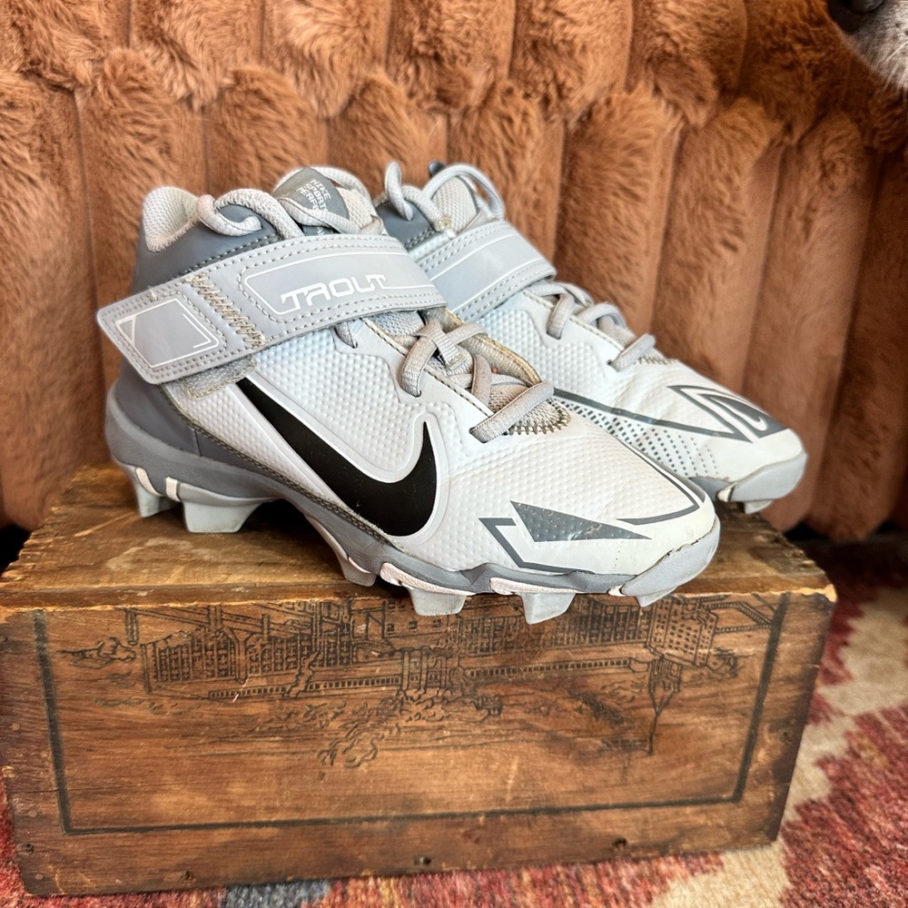 VGUC Nike Fastflex Trout Youth Baseball Cleats